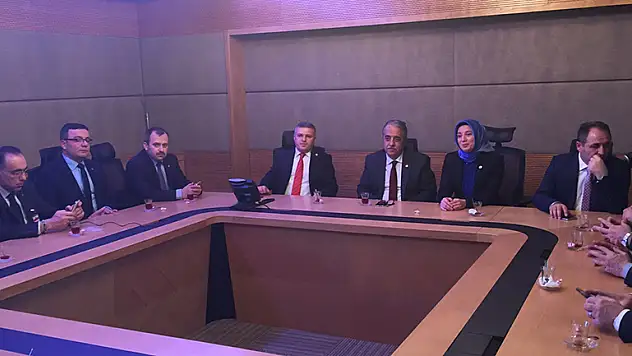 AK Parti İl Yönetimi'nden meclis çıkarması