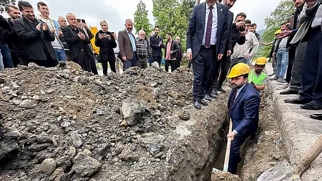 AK Partili Şahin'den doğalgaz kazısına kürekli destek