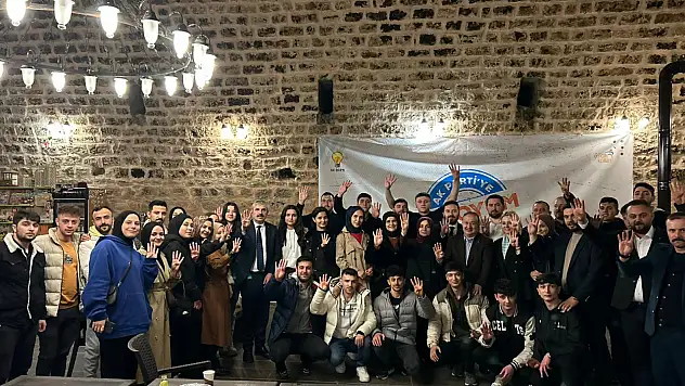 AK Partili Usta gençlerle buluştu