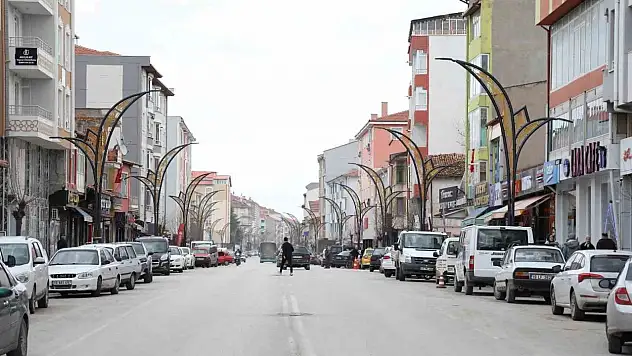 Alaca Belediyesi 4 Caddenin Aydınlatmasını YEDAŞ'a Devretti