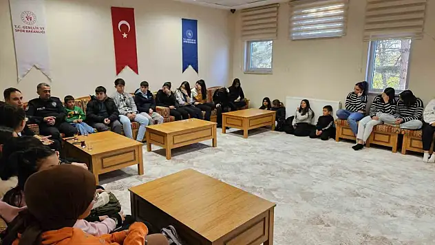 Alaca Emniyet Müdürü Anıl Kırıkcı, Gençlerle Buluştu