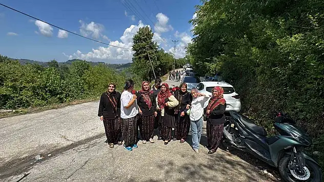 Alaplı'da asırlık düğün geleneği: Kadınlar davul zurna eşliğinde karşılanıyor