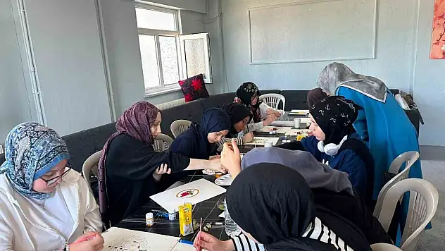 Alaplı'da gençler telefon ekranından tezhip sanatına yöneldi