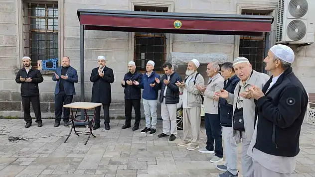 Alaplı'da Hacı Adayları Dualarla Uğurlandı