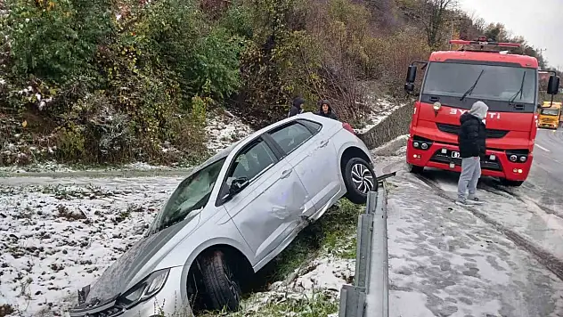 Alaplı'da Otomobil Yoldan Çıktı
