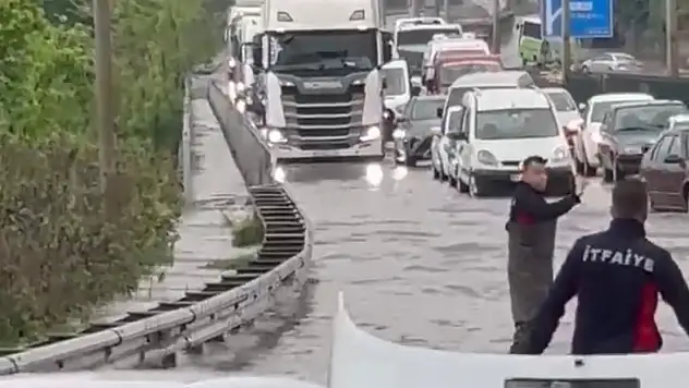 Alaplı'da Sağanak Ulaşımı Felç Etti