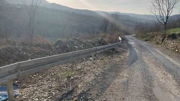 Tehlikeli Yollara Çelik Bariyer Yerleştiriliyor
