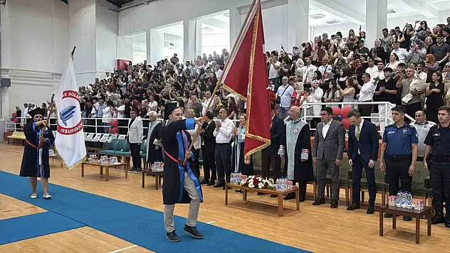 Alaplı Meslek Yüksek Okulu'nda mezuniyet sevinci