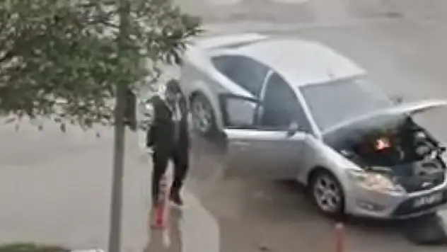 Alev Alan Otomobil Ekipleri Harekete Geçirdi