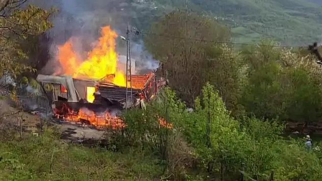 Alevler Evi Kül Etti