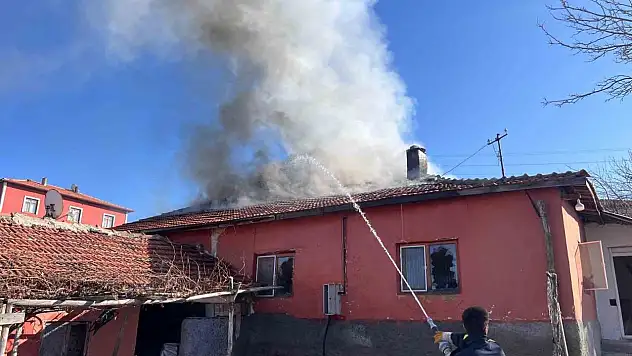 Alevlere Teslim Olan Ev Kullanılamaz Hale Geldi