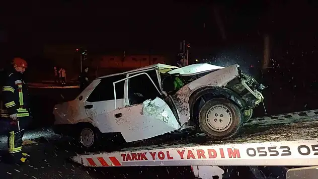 Alkollü Sürücünün Kullandığı Otomobil Tuzlama Aracına Çarptı