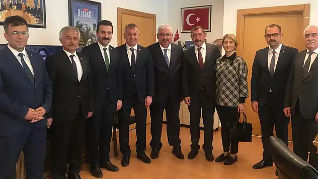 Alparslan Türkeş kabri başında anıldı