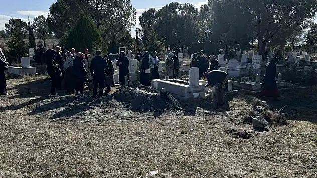 Altınları İçin Öldürülen Yaşlı Kadın, Toprağa Verildi