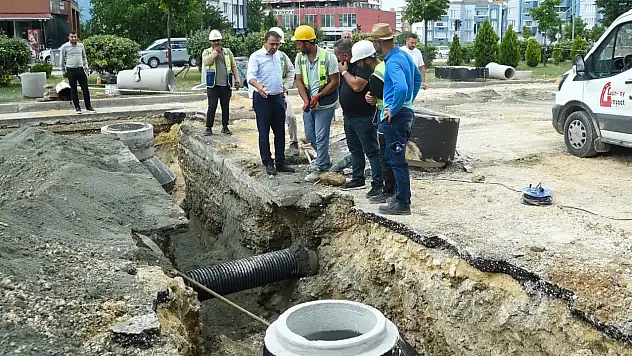 Altyapı Ve Yol Çalışmaları Sürüyor