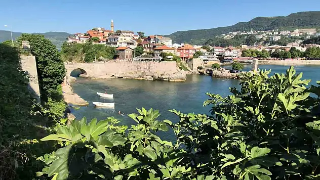 Amasra 3 günde nüfusunun 16 katı ziyaretçiyi ağırladı