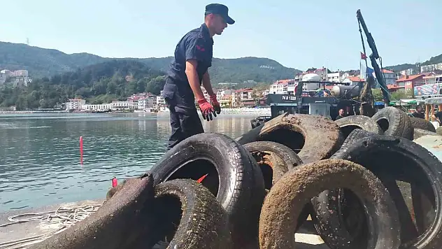 Dalgıçlar Çöpleri Temizledi