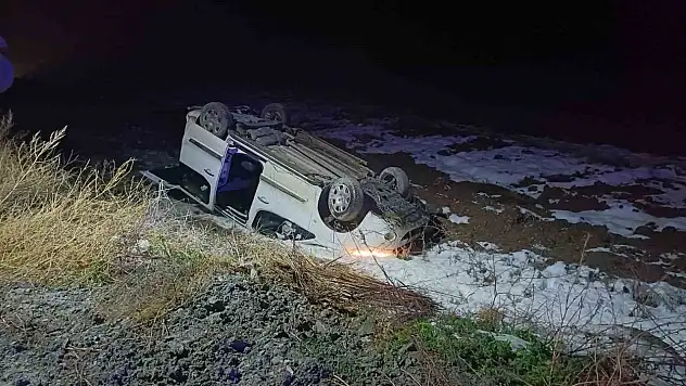 Ambulansa Yetişmeye Çalışırken Tarlaya Devrildi