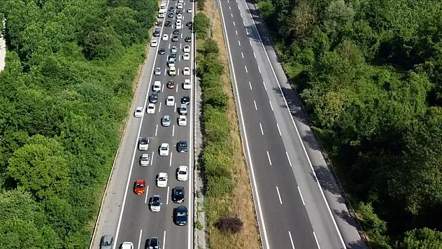 Anadolu Otoyolu'nun Düzce ve Bolu Geçişinde Yoğunluk