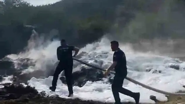 Anız yangınında 3 dönüm alan ile traktör ve patoz makinesi zarar gördü