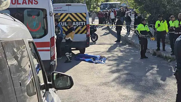 Yola Fırlayan 3 Yaşındaki Aybars Servis Aracının Altında Can Verdi