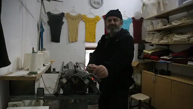 Annesinin mesleğini yaşatıyor