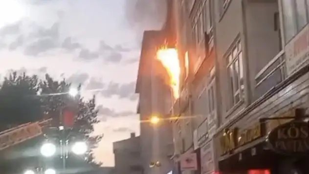 Apartman dairesinde korkutan yangın