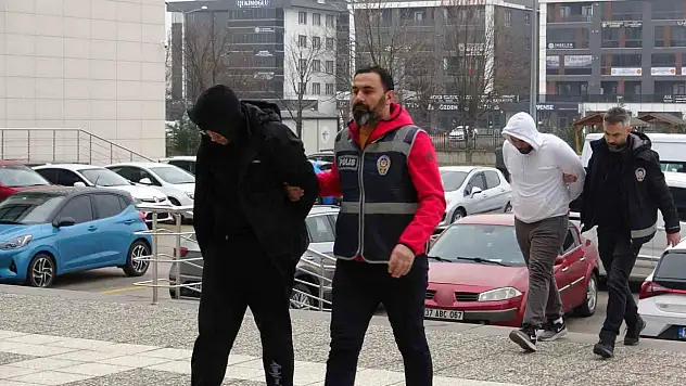 35 Bin Liralık Işıklandırma Malzemesi Çaldılar