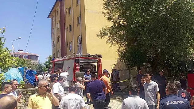 Apartmanda Korkutan Patlama: 1'i Ağır, 5 Yaralı