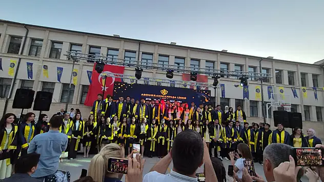 APL Mezunlarını Verdi