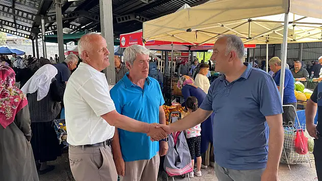 Araç Belediye Başkanı Pazar Yerinde Esnaf Ve Vatandaşlarla Buluştu