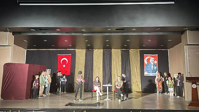 Araç'ta İngilizce Tiyatro Gösterisi Büyük Beğeni Topladı