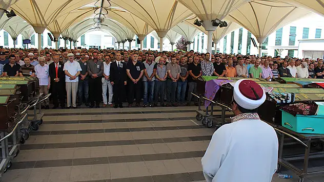 Araçlı eczacı son yolculuğa uğurlandı