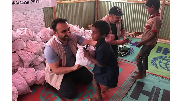 Arakan'lı yetim ve öksüzler için toplandılar