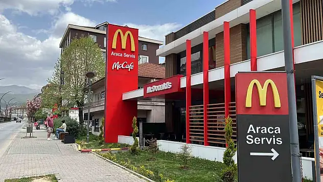 Arapça Tabelalar Kalktı, İngilizce Tabelalar Duruyor