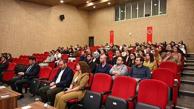 Araştırma Görevlileri Uzman Akademisyenlerle Buluştu