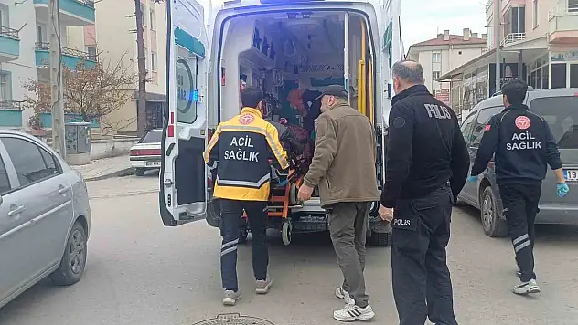 Bıçağın Üzerine Düşen Genç Yaralandı