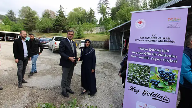 Aronya fidanları dağıtıldı