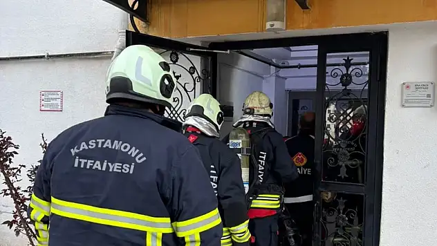 Asansör Panosu Yangını Paniğe Yol Açtı!