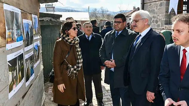 Asırlık Cami İbadete Açıldı