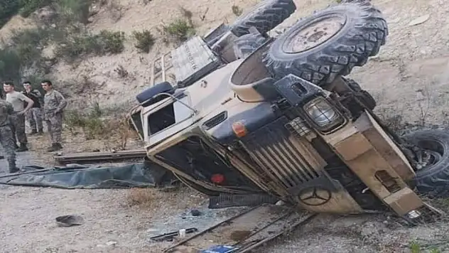 Askeri Araç Devrildi