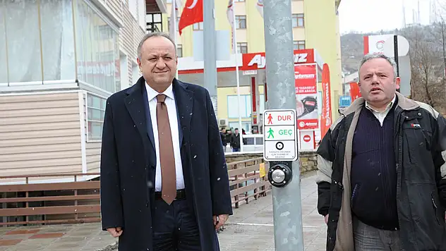 Atatürk İlkokulu önüne sinyalizasyon sistemi