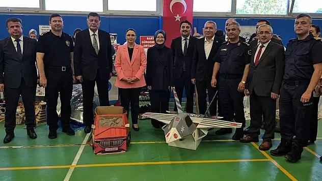 Atık malzemelerden yapılan kostümlere büyük ilgi