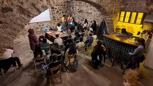 Avrupalı Gençlerden Tarihe Dokunuş