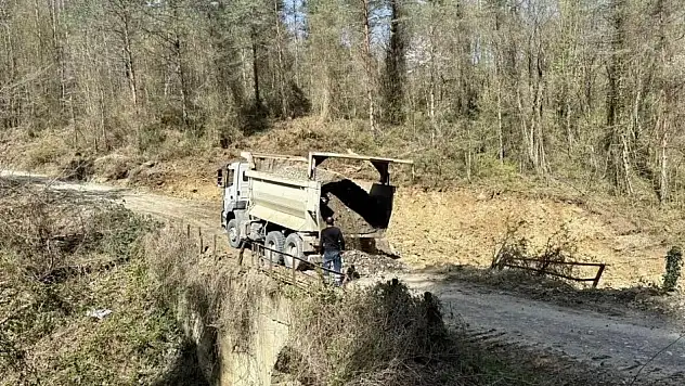 Ayancık'ta Heyelan Sonrası Yol Güvenliği Yeniden Sağlandı