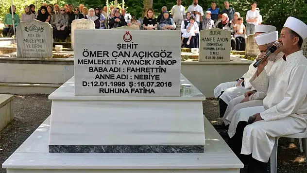 Ayancıklı 15 Temmuz şehidi kabri başında anıldı