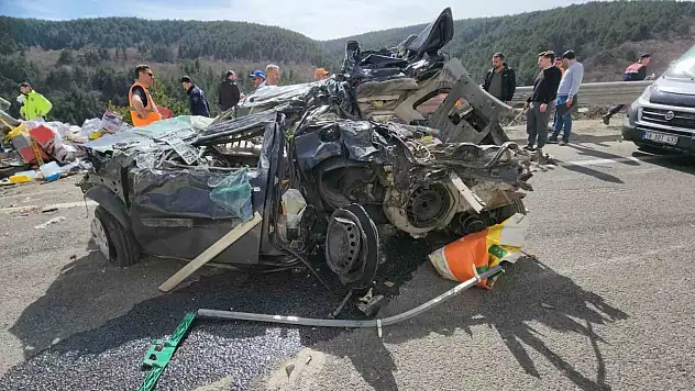 Aynı Aileden 4 Kişi Feci Kazada Can Verdi, Araçlarından Geriye Demir Yığını Kaldı