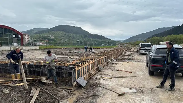 Azdavay'a Kapalı Tribünlü Halı Saha Müjdesi