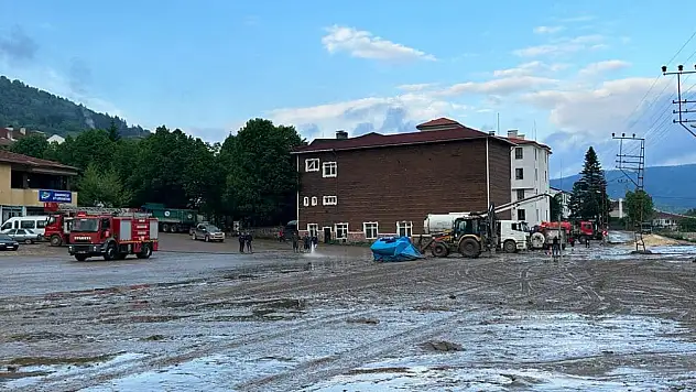 Azdavay afetin izlerini sildi