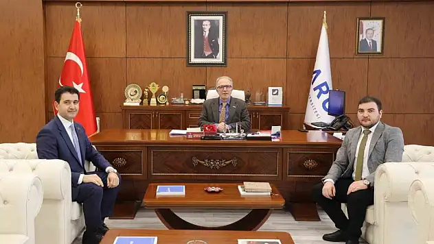 Azerbaycan Milletvekilinden Rektör Uzun'a Ziyaret